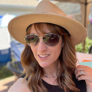 Meet your Posher, Lori lee